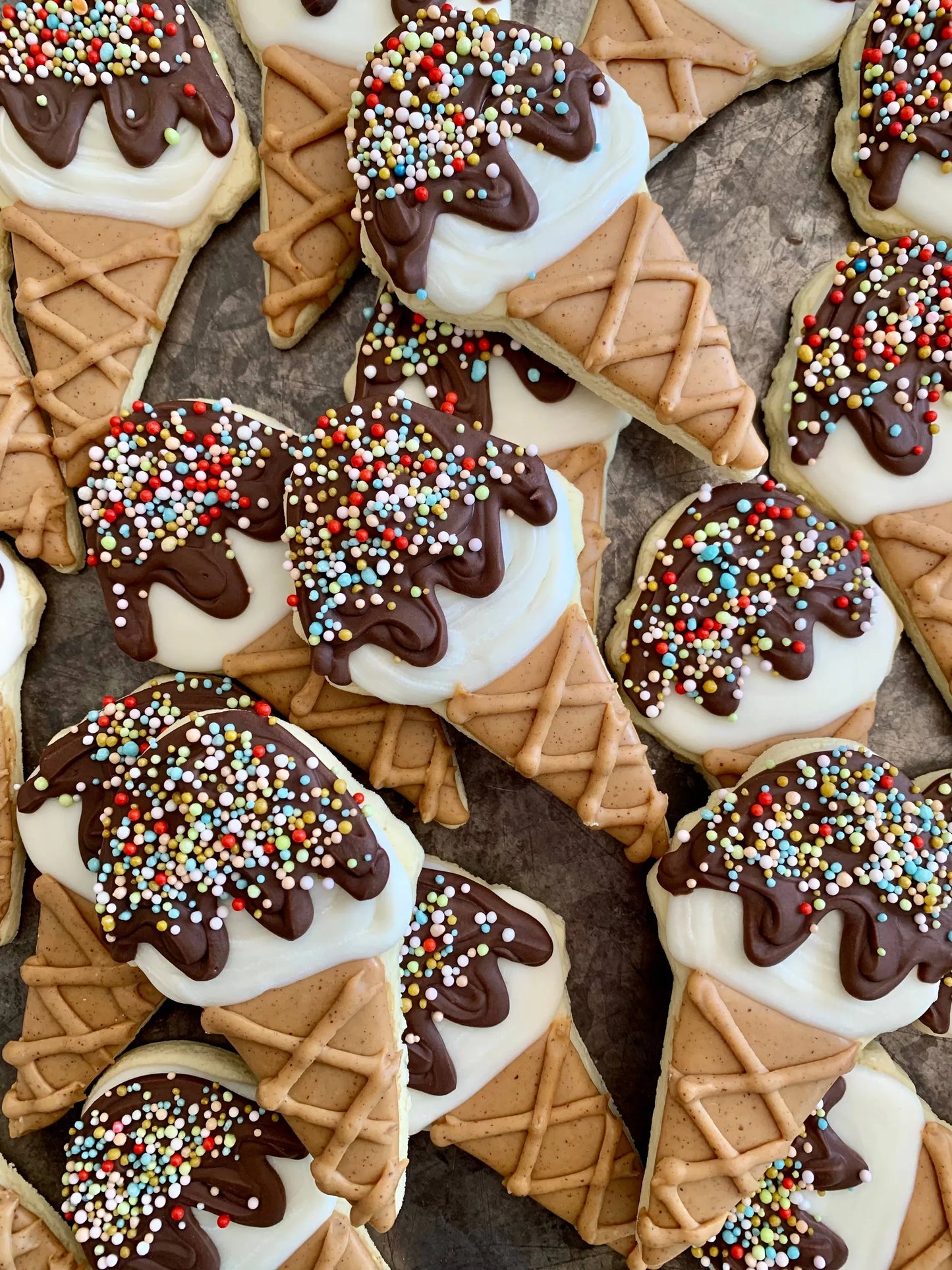 Barkin & Robbins Ice Cream Cookie - Vanilla and Carob Dog Treats