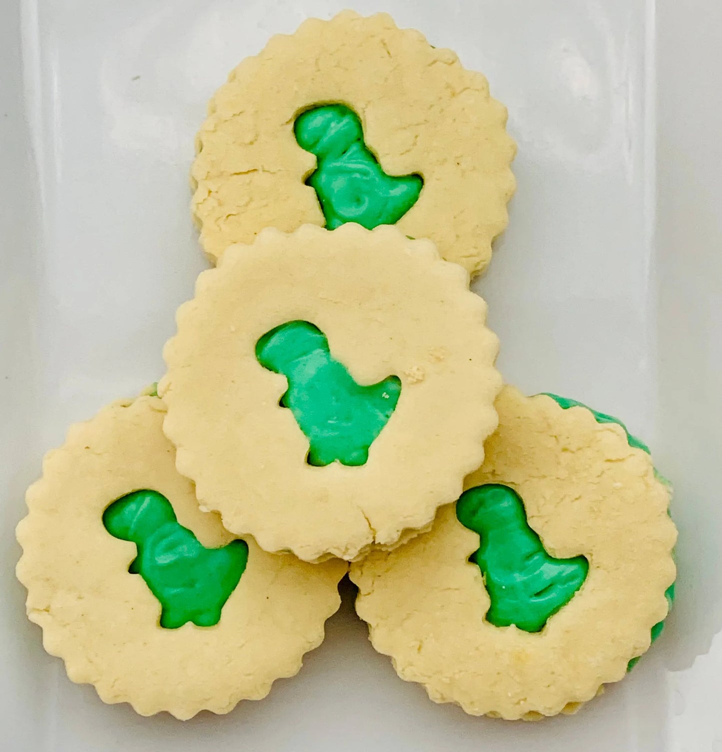 Dino Oreo - Vanilla Oreo Dog Treat with Dinosaur Cut Out