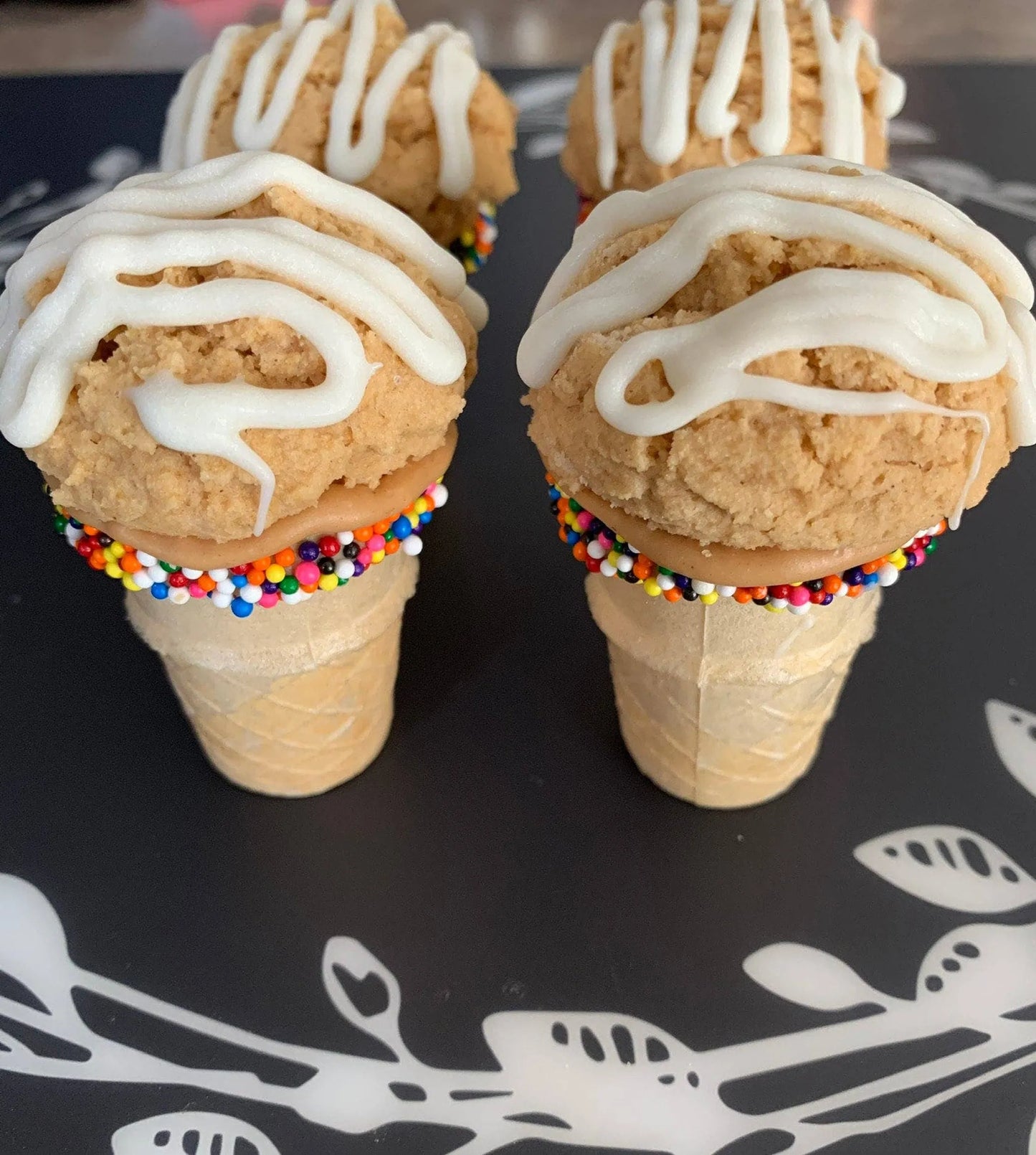 Snicker'Poodle Haagen Dogz - Cinnamon Honey Cake Ball Dog Treats