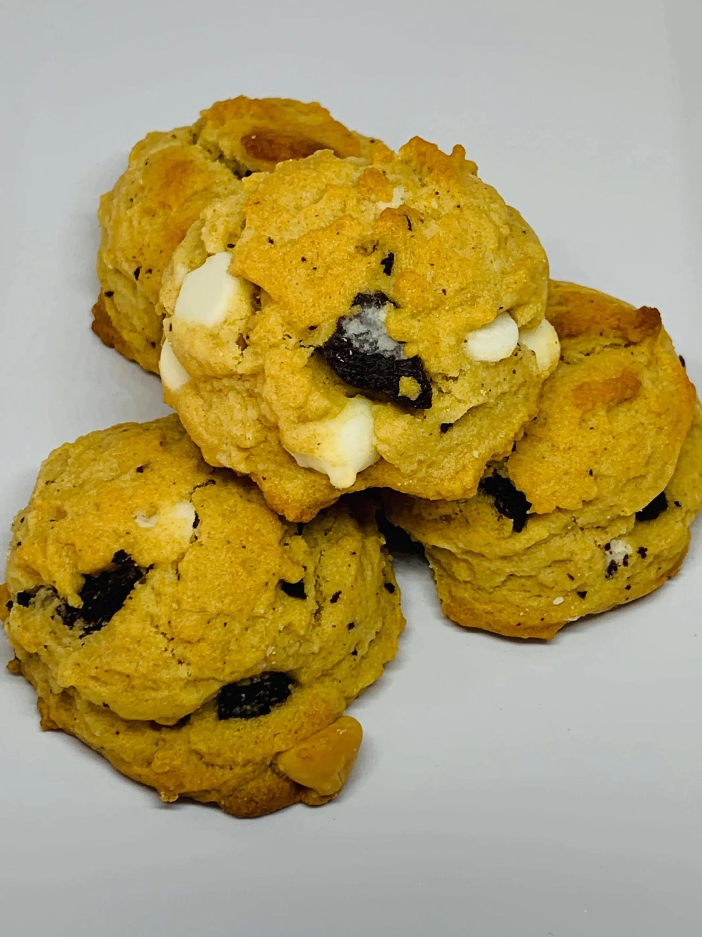 Oreo Chunk Cake Balls Dog Treat - Honey Cake Ball with Vanilla Chips